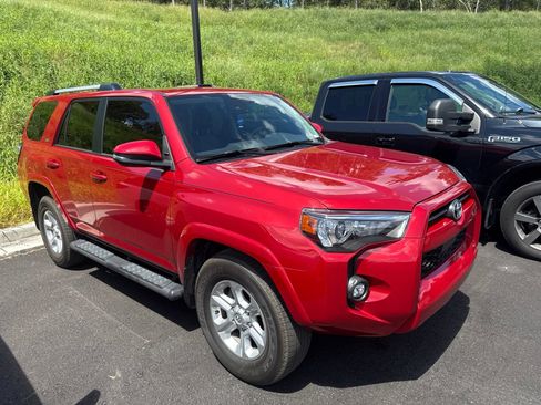 Used 2023 Toyota 4Runner SR5 Premium w/ Moonroof Package RWD image 3