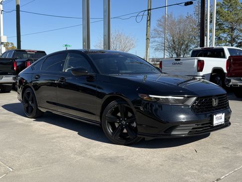 Used 2025 Honda Accord Sport image 2