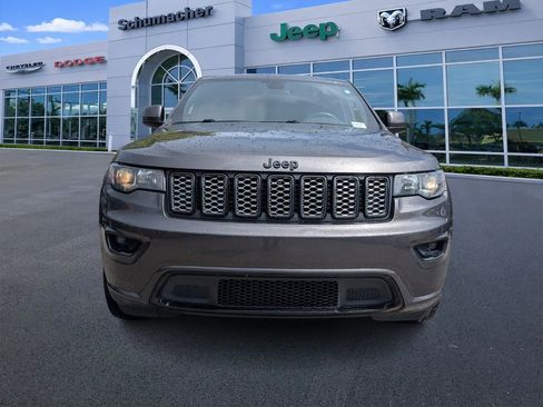 Used 2021 Jeep Grand Cherokee Laredo X image 2