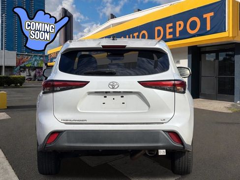 Used 2023 Toyota Highlander XLE FWD image 4