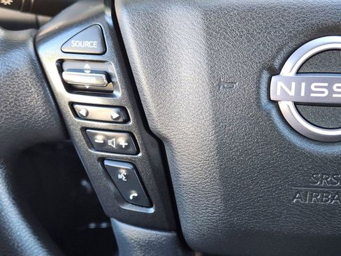 Used 2022 Nissan Frontier SV w/ Technology Package image 18