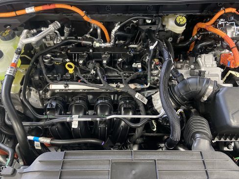 New 2025 Ford Escape SE w/ PHEV Premium Package FWD image 38