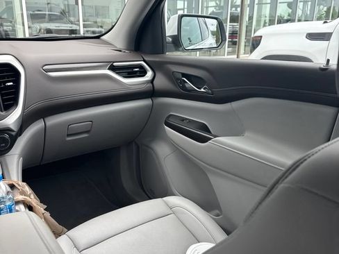 Used 2023 GMC Acadia SLT w/ Technology Package FWD image 10