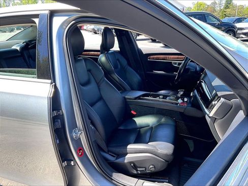 Used 2018 Volvo S90 T5 Momentum w/ Convenience Package FWD image 11