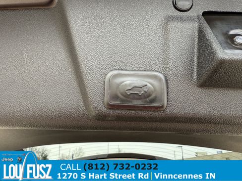 Used 2016 Chevrolet Traverse LT image 12