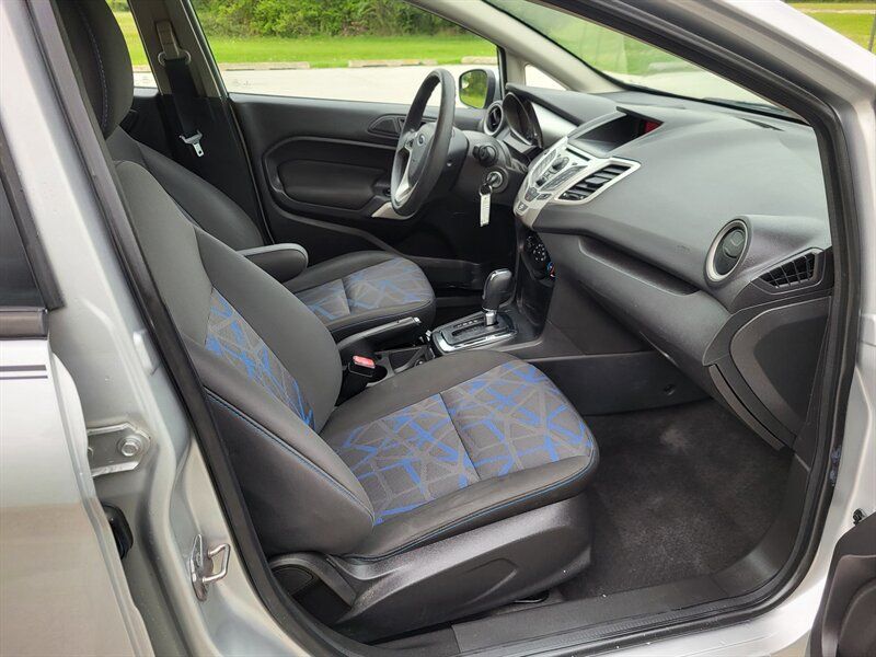 Used 2013 Ford Fiesta SE FWD image 12