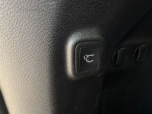 Used 2019 Jeep Cherokee Limited image 39