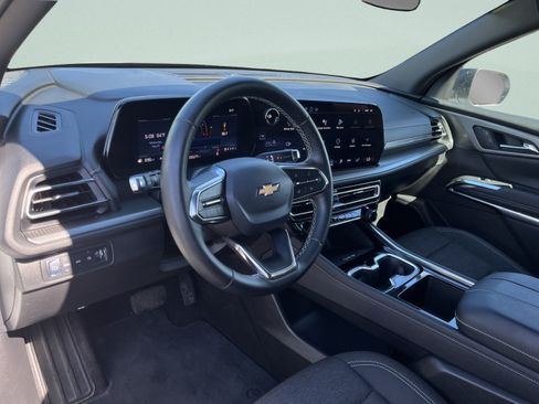 Used 2025 Chevrolet Traverse LT AWD/4WD image 16