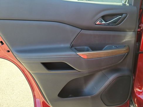 Used 2023 GMC Acadia SLE w/ Driver Convenience Package image 10