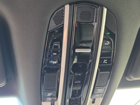 Certified 2023 Porsche Cayenne AWD/4WD image 27