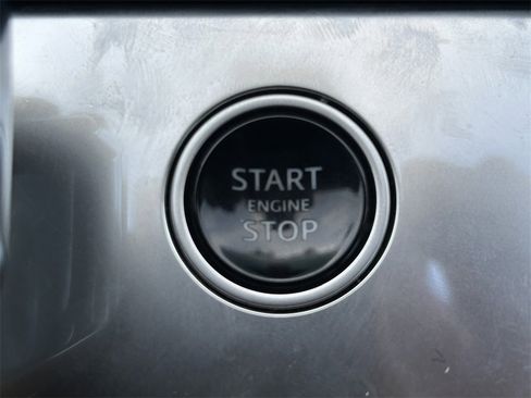 Used 2023 Land Rover Range Rover SE image 32