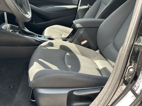 Used 2022 Toyota Corolla LE image 9