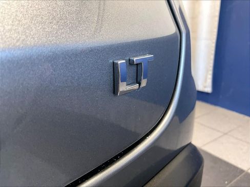 Used 2025 Chevrolet Trax LT w/ LT Convenience Package FWD image 29