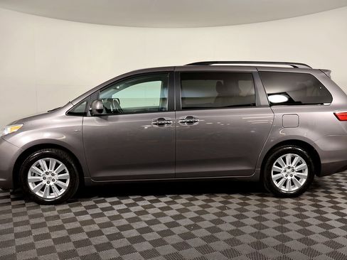 Used 2017 Toyota Sienna XLE Premium AWD/4WD image 13