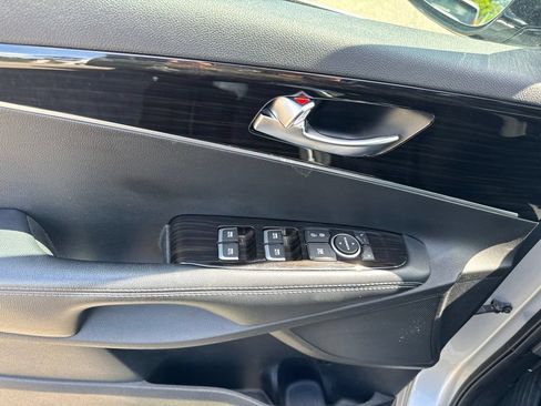 Used 2020 Kia Sorento S AWD/4WD image 11