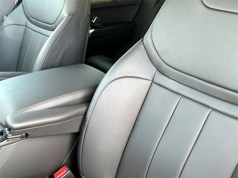 New 2025 Land Rover Range Rover Sport Dynamic SE image 18