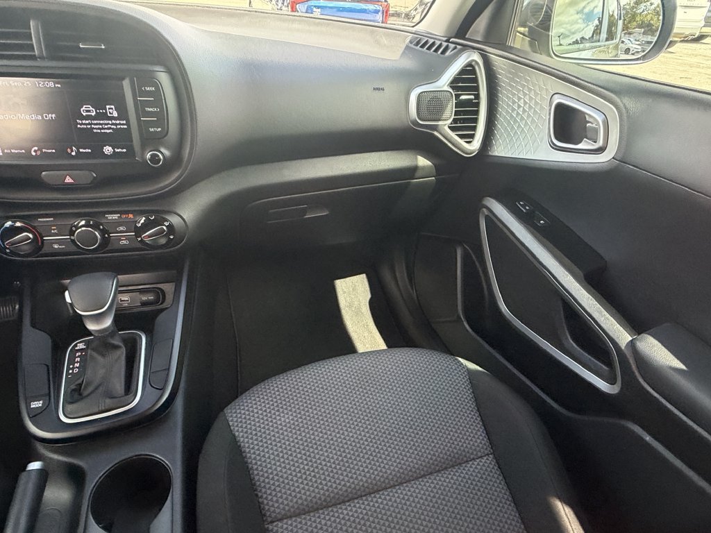 Certified 2022 Kia Soul LX FWD image 16
