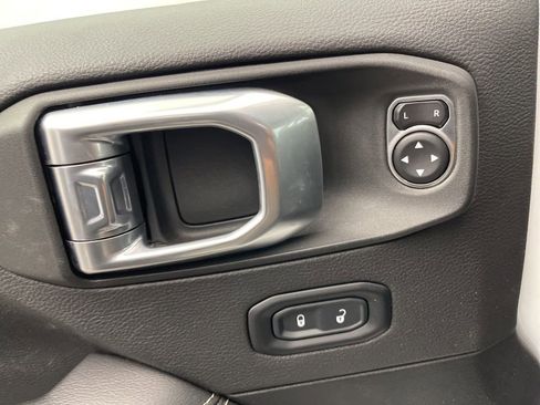 Used 2023 Jeep Wrangler Unlimited Sahara image 22