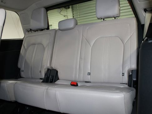 Used 2024 Ford Expedition Limited image 18