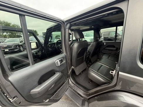 Used 2018 Jeep Wrangler Unlimited Sahara w/ Dual Top Group AWD/4WD image 24