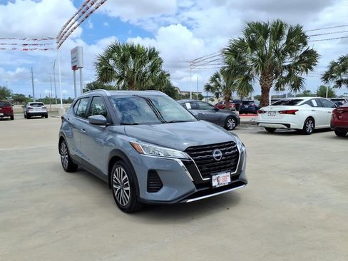 Used 2023 Nissan Kicks SV image 7