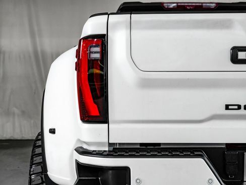 Used 2024 GMC Sierra 3500 Denali Ultimate AWD/4WD image 43