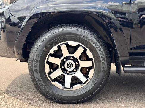 Used 2018 Toyota 4Runner TRD Off-Road Premium AWD/4WD image 11