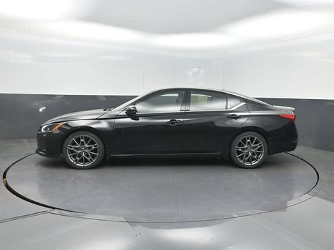 Used 2023 Nissan Altima 2.0 SR FWD image 2