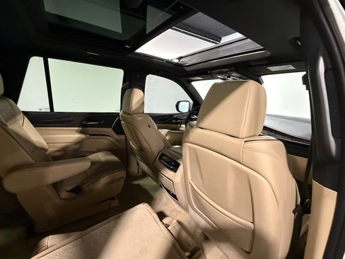 Used 2023 Cadillac Escalade Premium Luxury AWD/4WD image 47