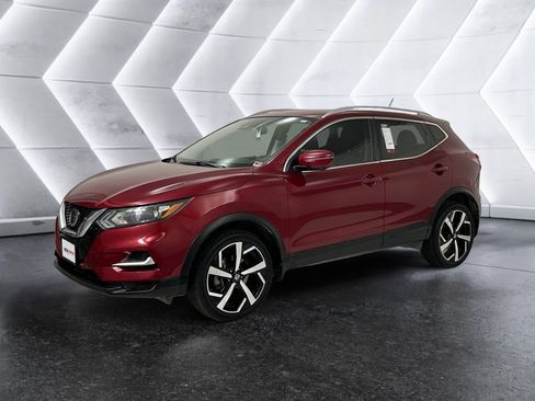 Used 2020 Nissan Rogue Sport SL image 3