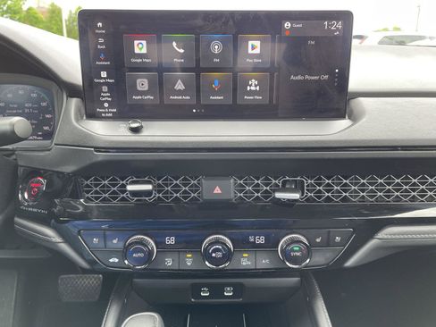 Used 2023 Honda Accord Touring image 9