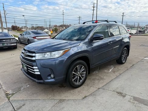 Used 2019 Toyota Highlander XLE image 6