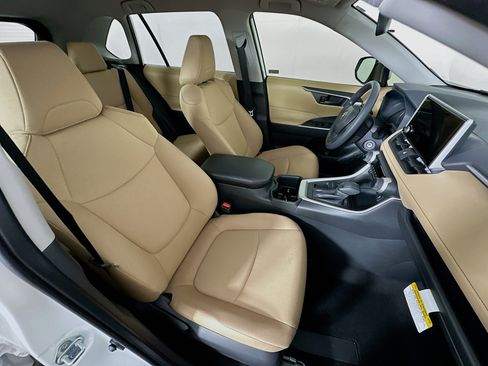 Used 2025 Toyota RAV4 LE image 31