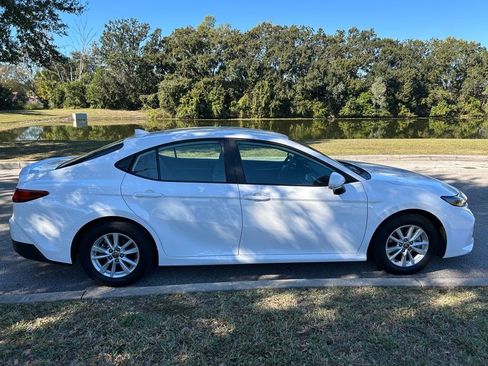 Used 2025 Toyota Camry LE image 6
