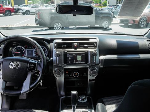 Used 2016 Toyota 4Runner SR5 AWD/4WD image 29