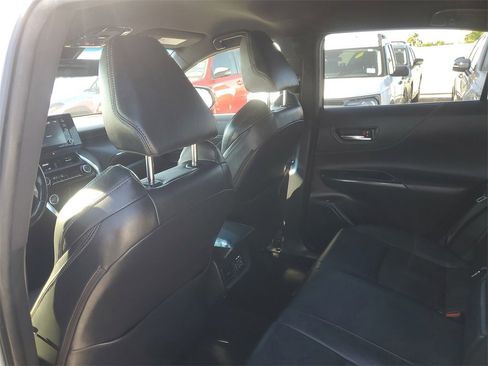 Used 2021 Toyota Venza XLE w/ Softex Package image 12