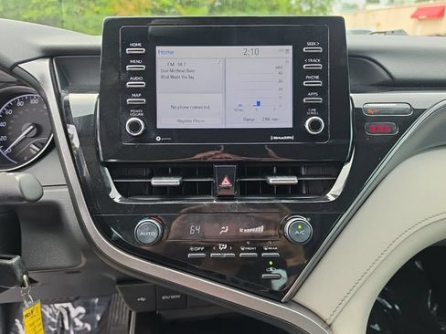 Used 2021 Toyota Camry SE FWD image 20