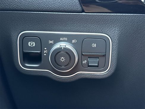 Certified 2025 Mercedes-Benz GLA 250 image 30