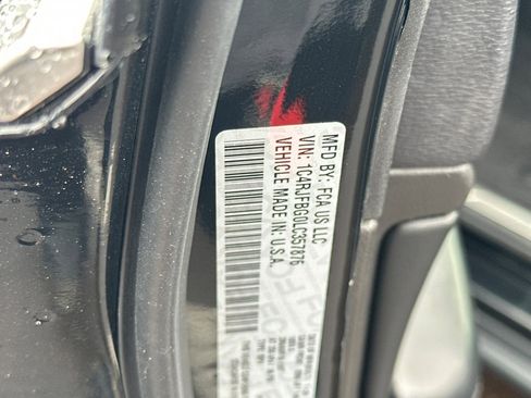 Used 2020 Jeep Grand Cherokee Limited image 27