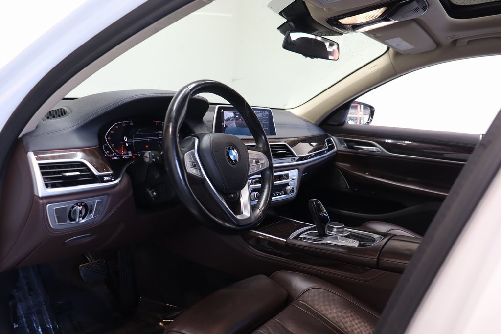 Used 2021 BMW 740i w/ Premium Package RWD image 17