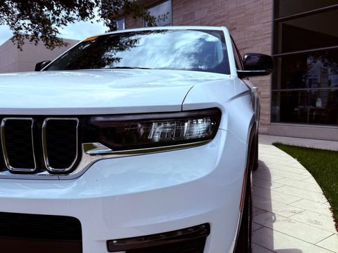 Used 2023 Jeep Grand Cherokee L Limited image 10