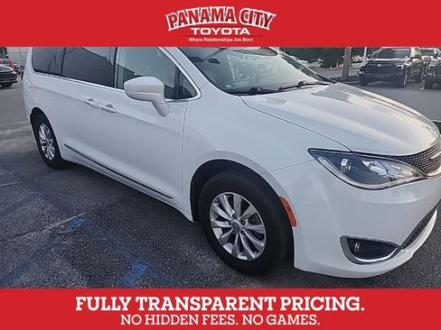 Used 2018 Chrysler Pacifica Touring-L Plus FWD image 1