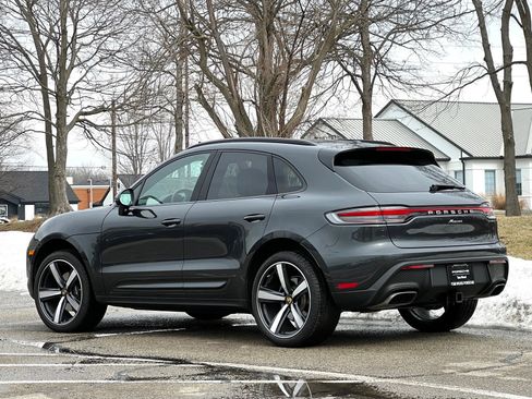 Certified 2025 Porsche Macan image 3