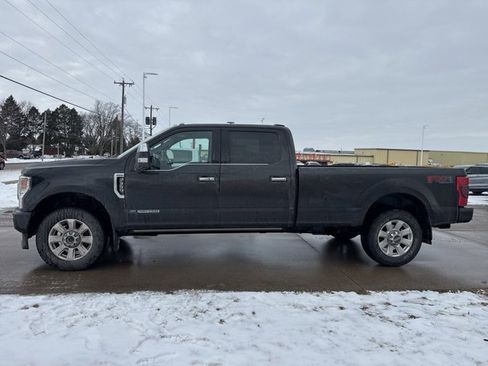 Used 2022 Ford F350 Platinum w/ FX4 Off-Road Package image 4