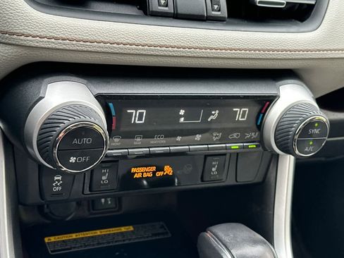 Used 2019 Toyota RAV4 Limited AWD/4WD image 21