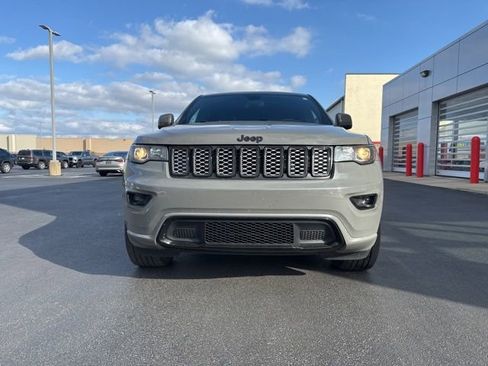 Used 2020 Jeep Grand Cherokee Altitude AWD/4WD image 2