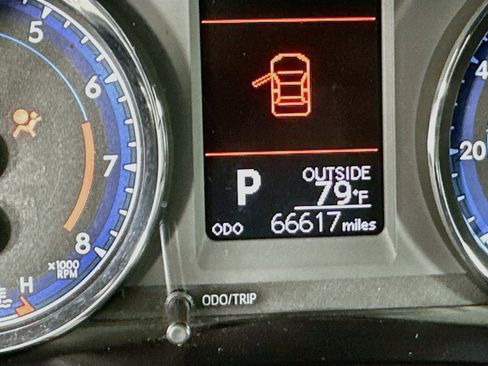 Used 2018 Toyota Corolla LE FWD image 18