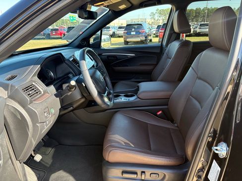 Certified 2025 Honda Passport EX-L image 10