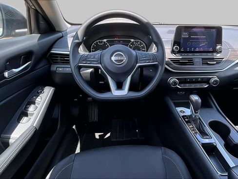 Used 2025 Nissan Altima 2.5 SV FWD image 5