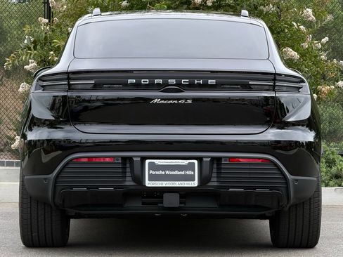 Used 2025 Porsche Macan 4S Electric AWD/4WD image 6